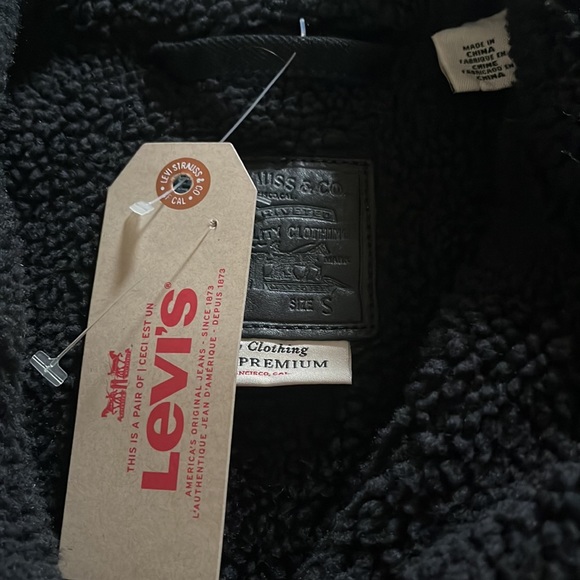 Levi’s Women’s Premium Sherpa Trucker Jacket Black - Picture 3 of 5